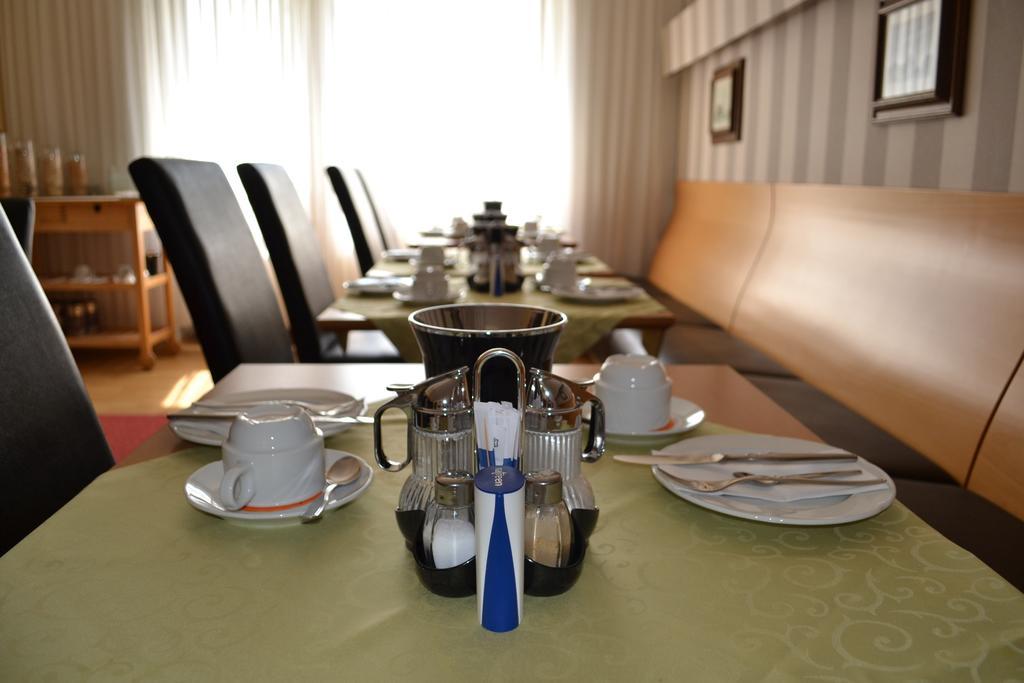 דיסלדורף Hotel Minerva Garni מראה חיצוני תמונה