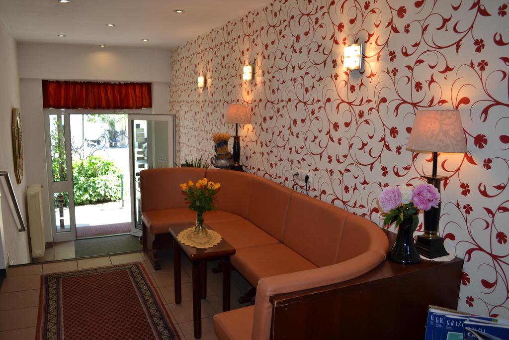 דיסלדורף Hotel Minerva Garni מראה חיצוני תמונה