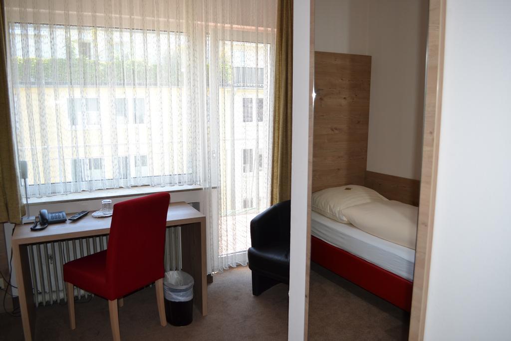 דיסלדורף Hotel Minerva Garni חדר תמונה