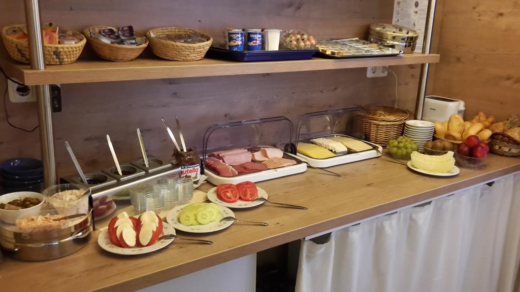 דיסלדורף Hotel Minerva Garni מראה חיצוני תמונה