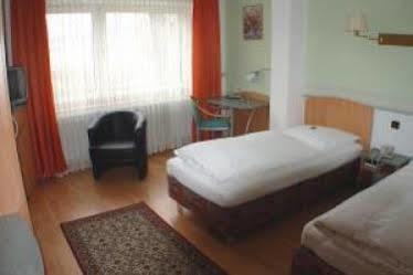 דיסלדורף Hotel Minerva Garni מראה חיצוני תמונה