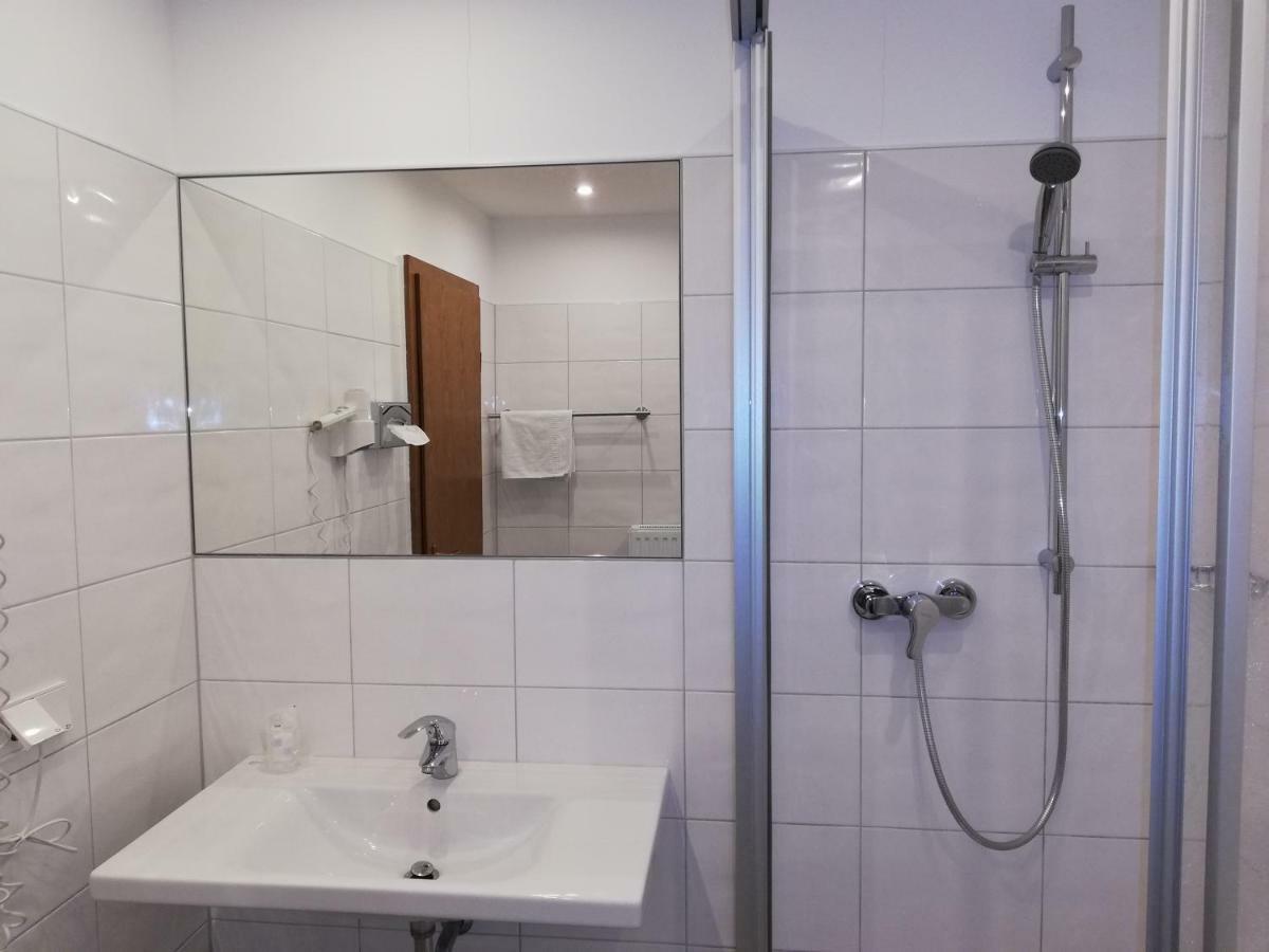 דיסלדורף Hotel Minerva Garni מראה חיצוני תמונה
